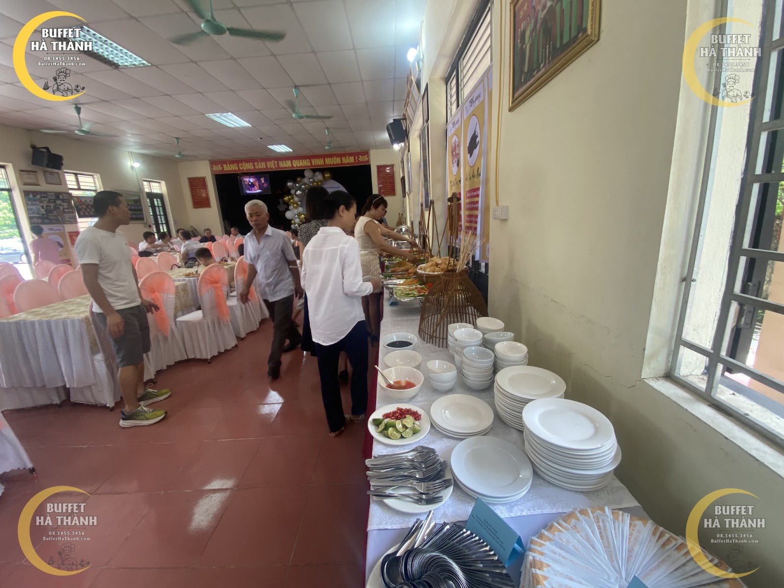 tiệc đứng ở hà đông